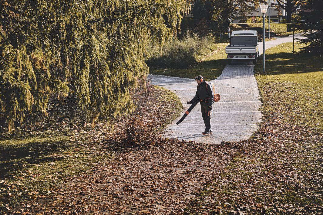 BGA 300 Cordless Backpack Leaf Blower