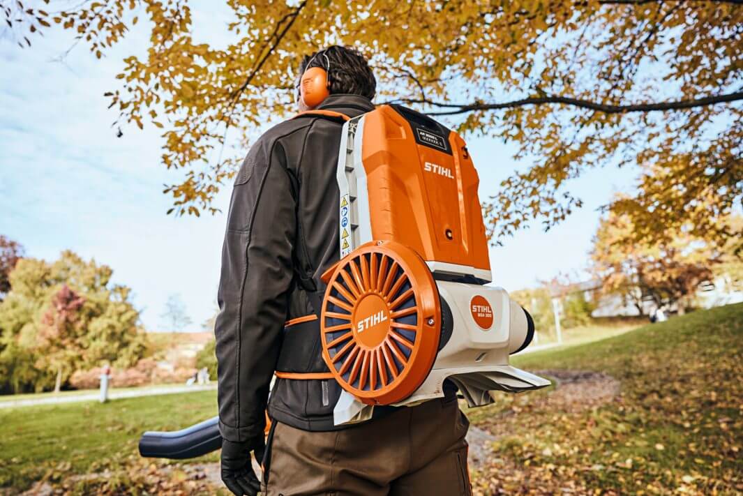 BGA 300 Cordless Backpack Leaf Blower