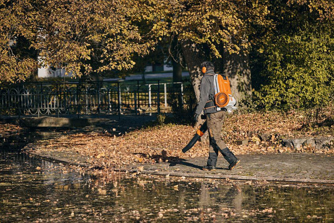 BGA 300 Cordless Backpack Leaf Blower