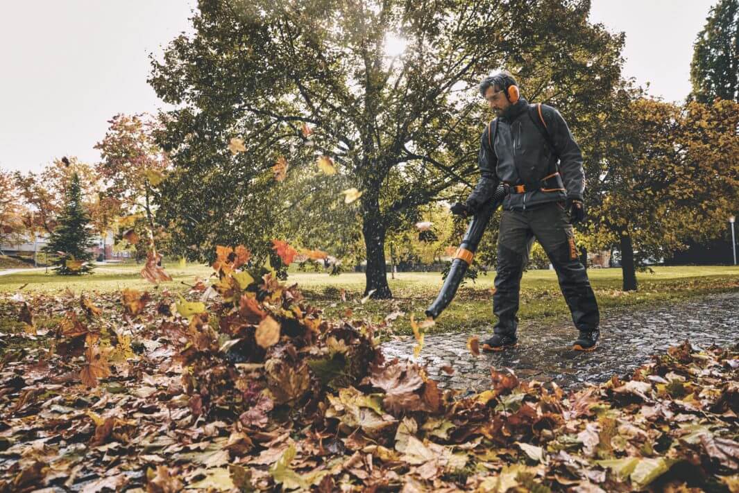 BGA 300 Cordless Backpack Leaf Blower