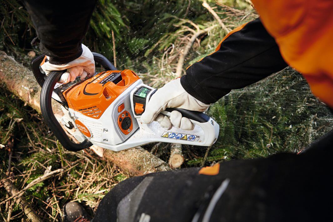 MSA 300 Cordless Chainsaw