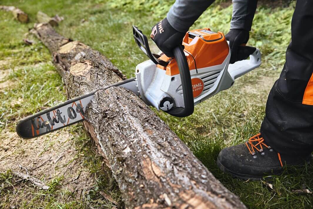 MSA 220 C-B Cordless Chainsaw 14"