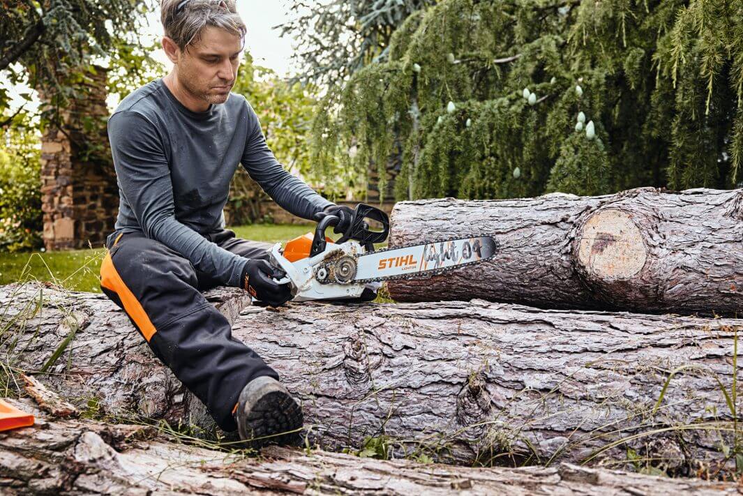 MSA 220 C-B Cordless Chainsaw 14"