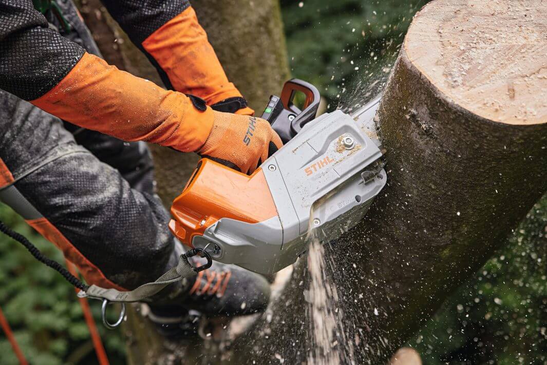 MSA 220 T Top Handle Cordless Chainsaw
