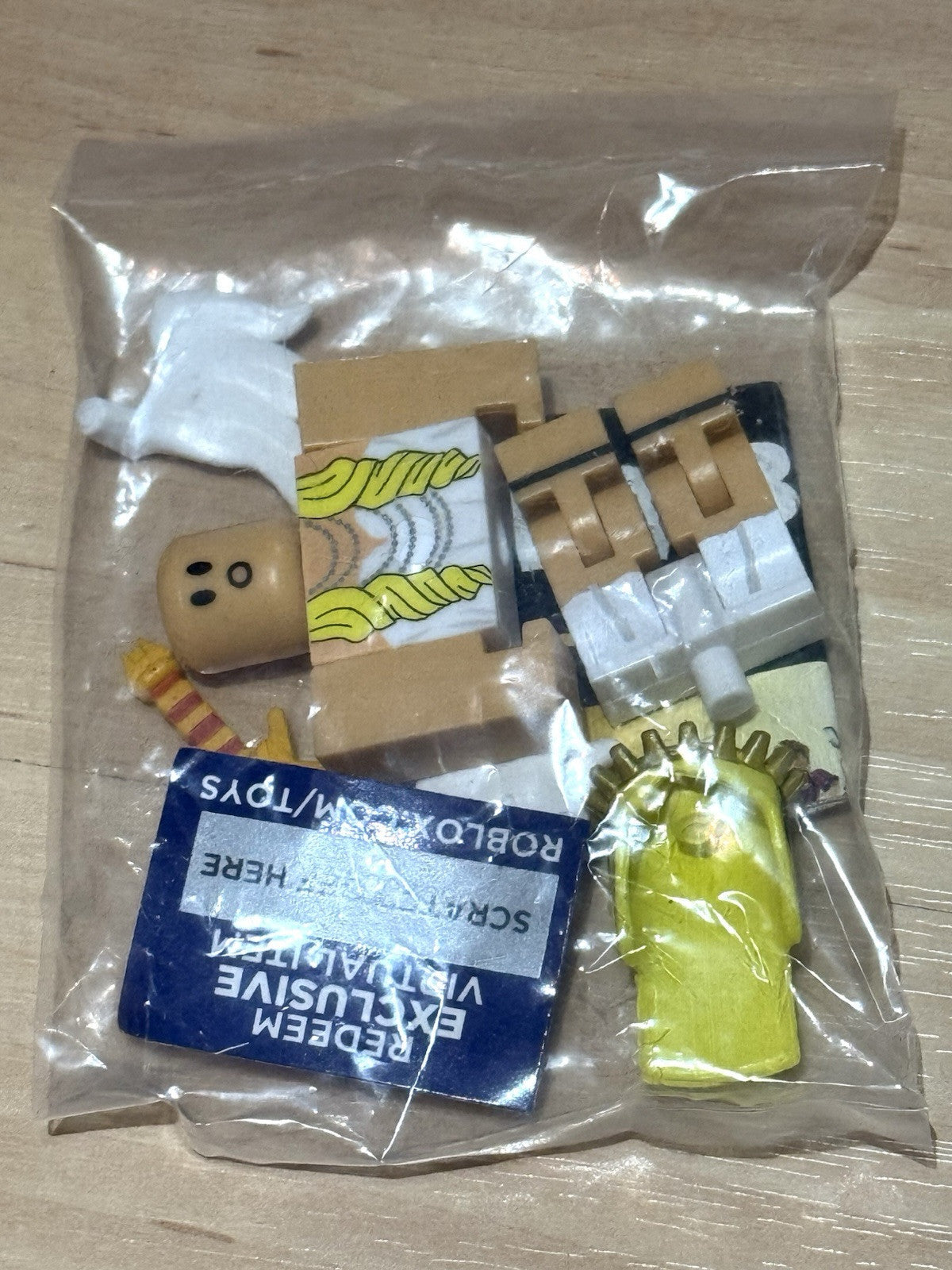 Roblox Celebrity Series 2 - Angel Figure & Golden Reignment Virtual Item Code